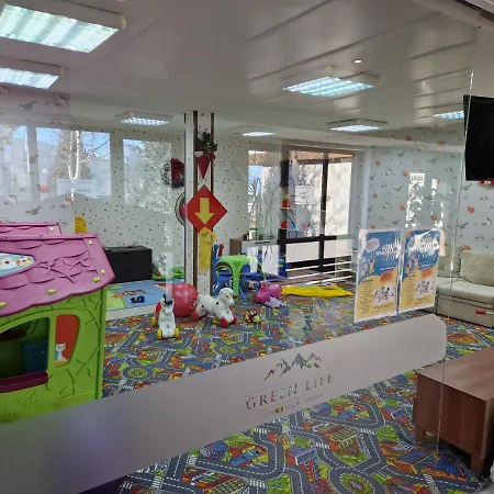 Life, Bansko, Private C-17 דירה